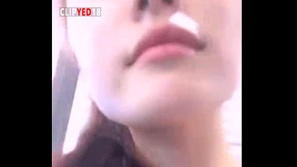 แอบช่วยตัวเองบนไฟ ไม่ไหวเงี่ยน ผัวก็ไม่อยู่ขออัดคลิบแหย่หีส่งไปให้ผัวดู