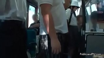 JAV PORN แอบลวนลามนักเรียนบนรถบัส ล้วงหีจนน้ำเดินไหลออกมานอกรูเสียว น่าจับเย็ดจริงๆเลยอีนี่