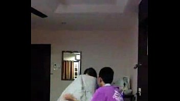 คลิปโป๊มัธยม หลุดวัยรุ่นได้เสียกันเย็ดเบาๆ แอบพาแฟนเข้าบ้านตอนพ่อแม่ไม่อยู่ แทงรูเสียวเย็ดยิกจัด ครางเสียวมันส์มาก 18+