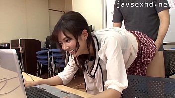ดูหนังโป๊ญี่ปุ่น JAV18+ แอบเย็ดเด็กฝึกงานทีเผลอ บังคับหันหลังซอยหีเย็ดถี่ๆ กระแทกอย่างรัวรุนแรง หีน้ำแตกเยอะมาก