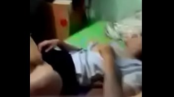 คลิปหลุดนักศึกษา ถกกระโปรงให้ผัวเลียหีเพลินๆ เงี่ยนแล้วเชิญสอดใส่เย็ดแบบไม่ต้องใส่ถุงยาง เย็ดหีคาชุดเสียวๆเด็ดๆ ฟังแล้วเงี่ยนมีอารมณ์ร่วมเลย