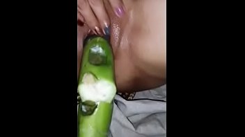 Clip18+ นักศึกษาสาวหีใหญ่ เกี่ยวเบ็ดช่วยตัวเองกับแตงไทย แตงกวายัดหีไม่เสียวมันเล็กไป ชอบใหญ่ๆมันเสียวหีเหมือนโดนควยเย็ด