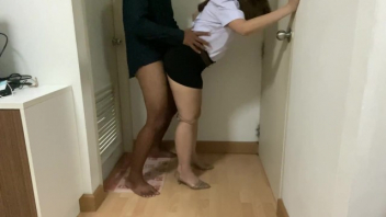 คลิปโป๊หลุด นักศึกษาไทยน่าเด้า xhamster ถูกแฟนหนุ่มจับใส่ท่าหมา ยืนเย็ดหน้าประตูห้องรัวๆ เด้าจนเสียวหีร้องลั่น