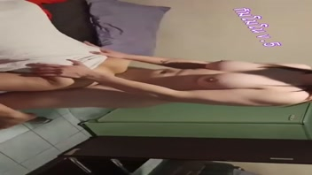 คลิปโป๊กะเทย รีบดูก่อนโดนลบ18+  สาวสองใจเด็ดเย็ดหญิงแท้บนเตียง ควยไม่ตัดเอายัดเข้าไปเต็มร่องหี นอนบิดหีครางเสียวแบบยั่วสวาท