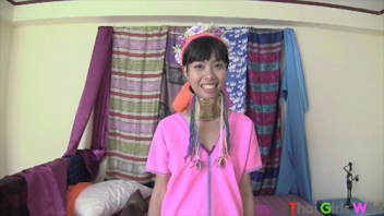หนังโป๊ไทย ThaiGirlsWild Daisy หนุ่มฝรั่งติดใจสาวกะเหรี่ยง ขึ้นดอยมาเย็ดกะเหรี่ยงชาวดอย เจอควยใหญ่เย็ดรัวซอยหี เอากันท่าเด็ดเย็ดน้ำเงี่ยนแตก ควยแข็งซอยหีจนรูปลิ้น ร้องเงี่ยนหีฟังดูน่าอึ้บมาก