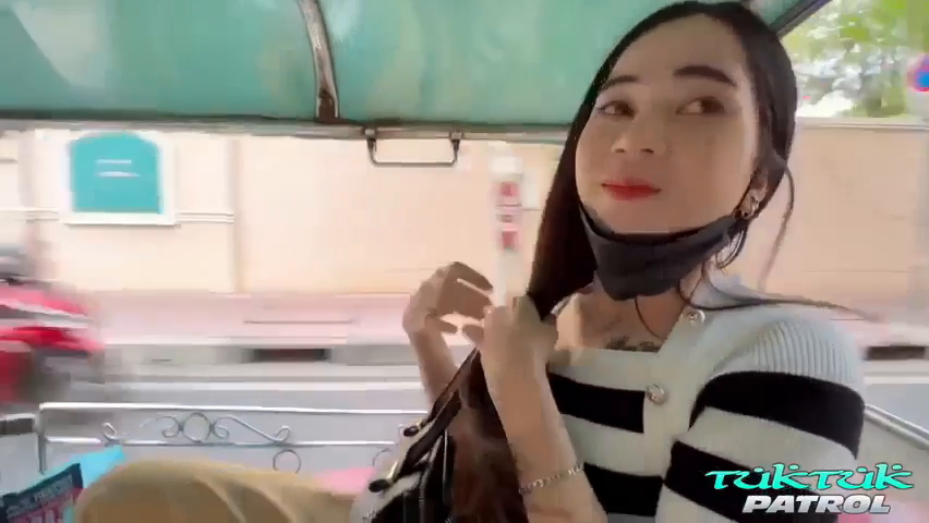 หนังโป๊ไทย Tuktukpatrol – Cherry B ฝรั่งบินข้ามน้ำข้ามทะเลมาเพื่อมาเย็ดสาวไทย โดนควยขาวๆตอกน้ำแตกในหีอุ่นๆ