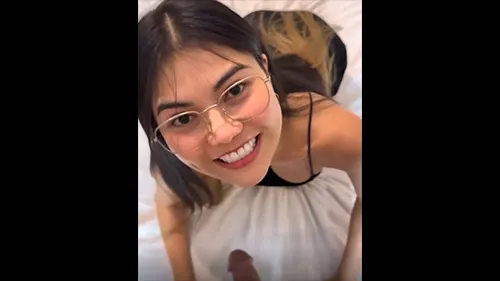 คลิปหลุดน้องแอม amam7078 น้องแอมสาวขี้เงียนจับผัวเย็ด ซอยถี่ชักควยน้ำแตกราดหน้า