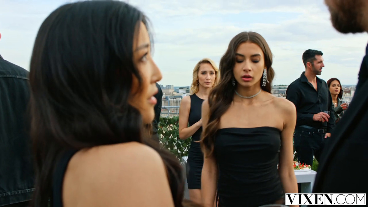 Vixen หนังโป๊ฝรั่ง นางแบบสาวชวนหนุ่มเย็ดหลังห้อง โดนจับยกเย็ดน้ำแตกคาช่องหี